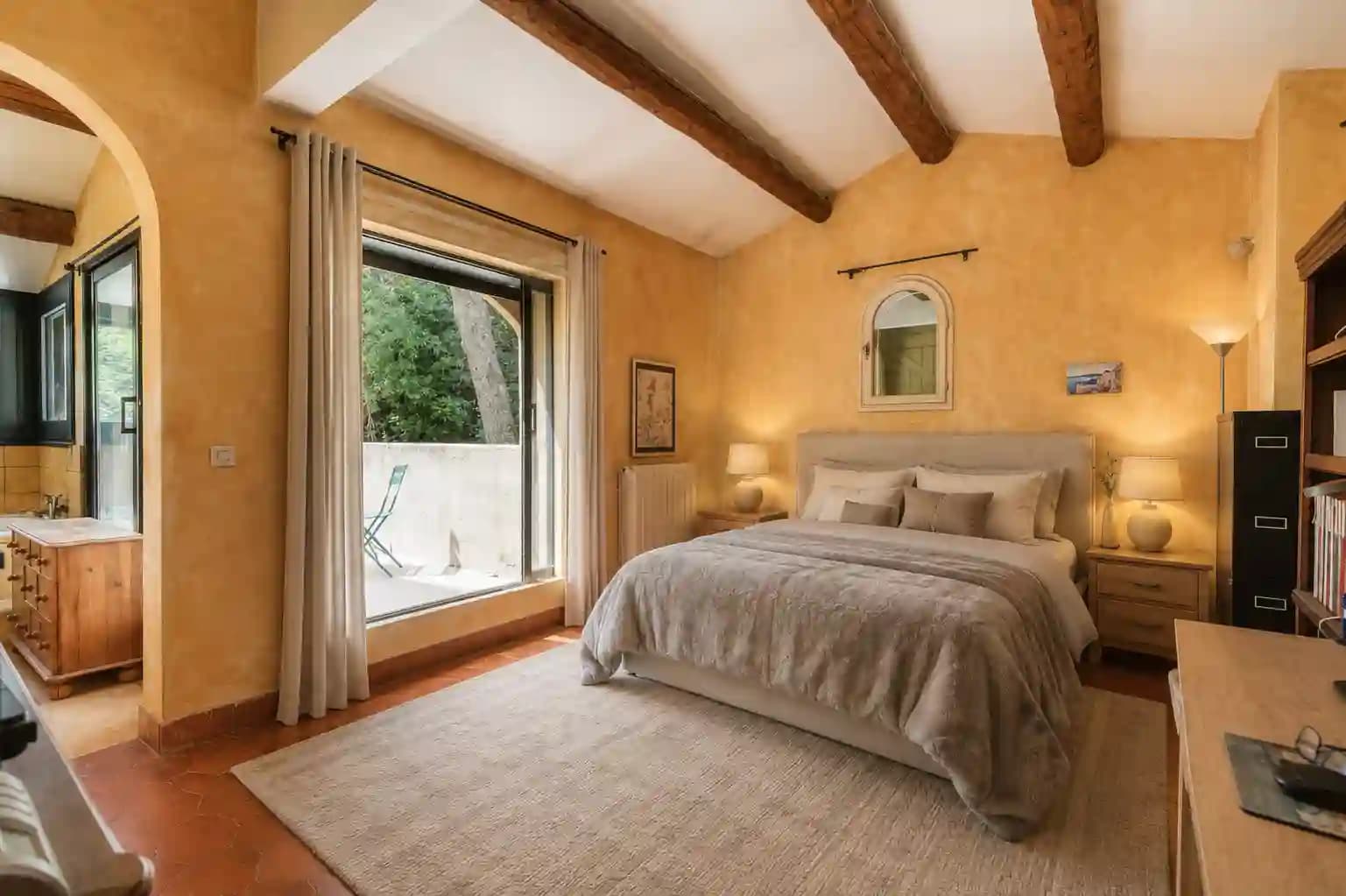Chambre — Charme provençal et tomettes authentiques